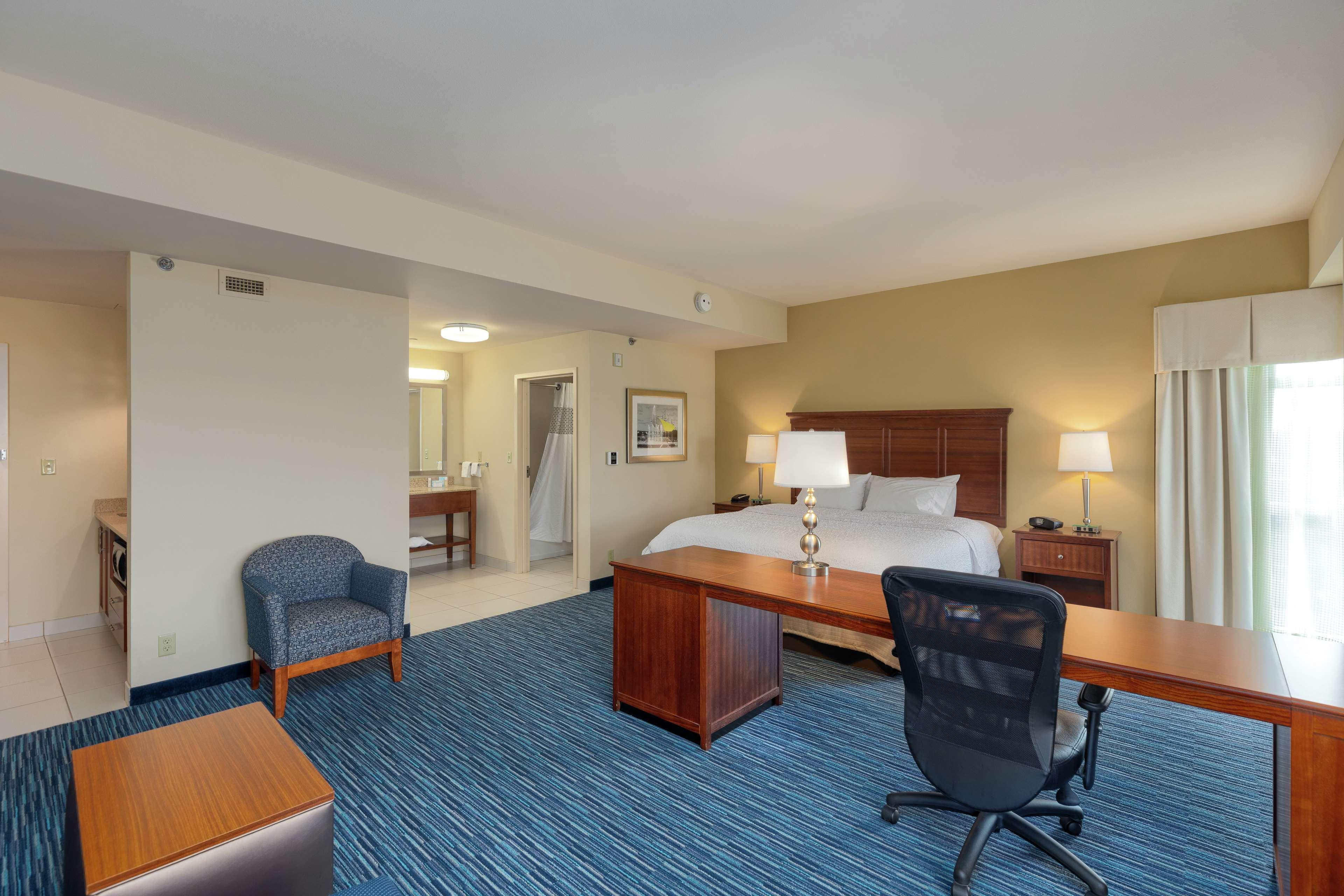 Hampton Inn & Suites Owensboro Downtown Waterfront Exterior photo