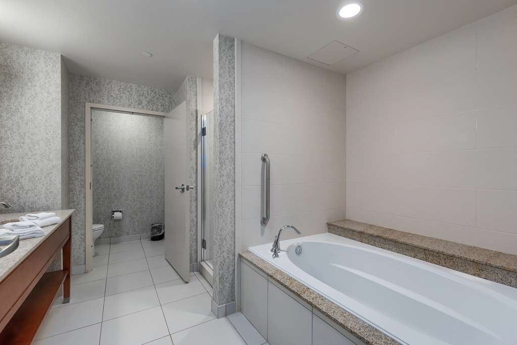 Hampton Inn & Suites Owensboro Downtown Waterfront Room photo